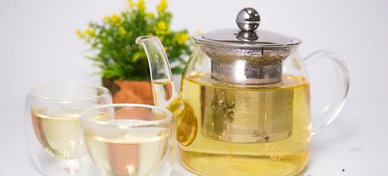 a teapot with two cups